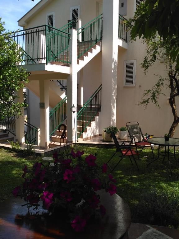 Апартаменты Apartmani Villa Radovic Рисан