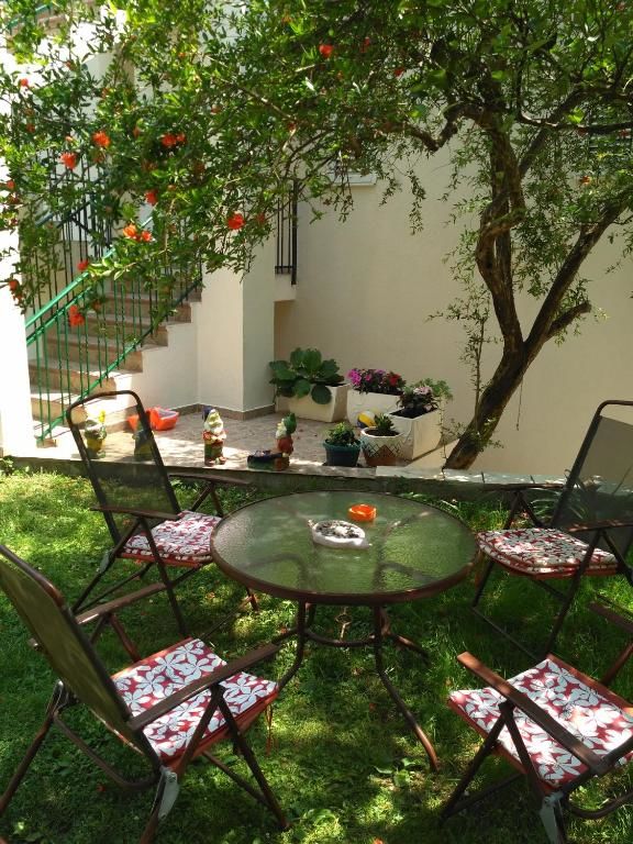 Апартаменты Apartmani Villa Radovic Рисан
